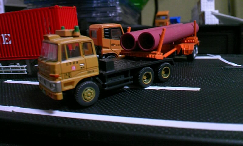 トラクタートラック管理課