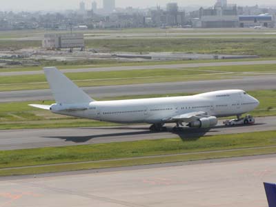 White 747