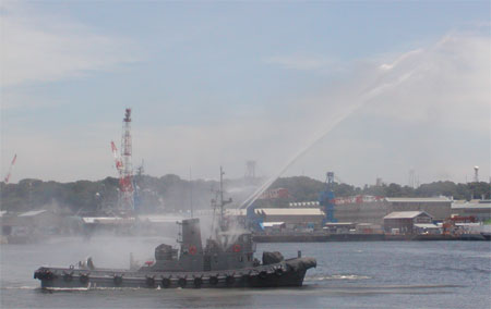 Tugboat discharging
